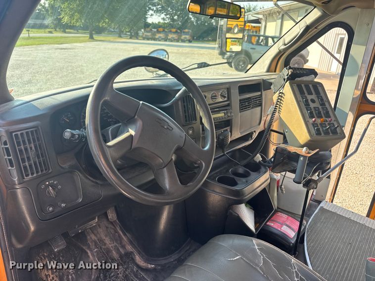 image for item DW3444 2005 Chevrolet Express G3500 school bus