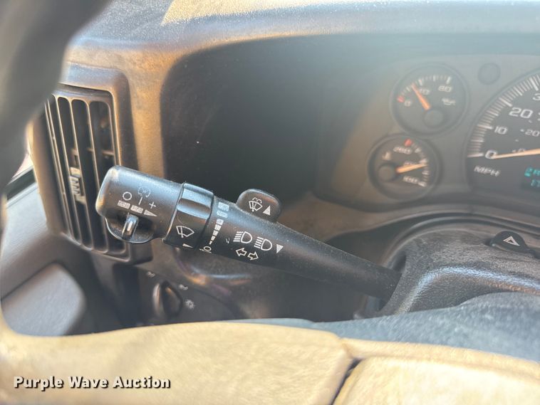 image for item DW3444 2005 Chevrolet Express G3500 school bus