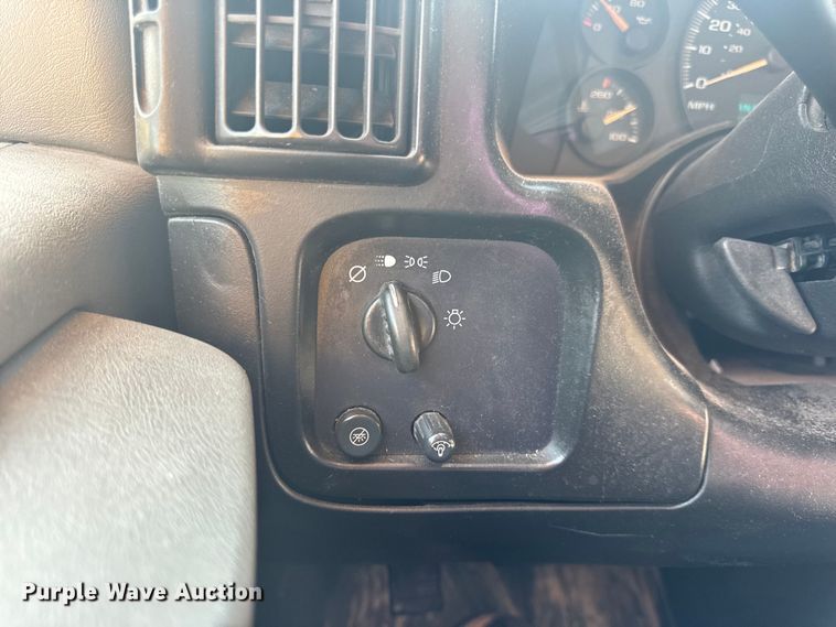 image for item DW3444 2005 Chevrolet Express G3500 school bus