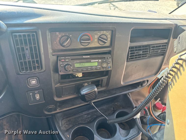 image for item DW3444 2005 Chevrolet Express G3500 school bus