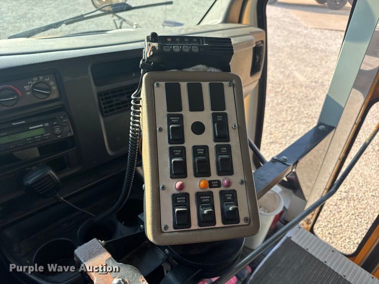 image for item DW3444 2005 Chevrolet Express G3500 school bus