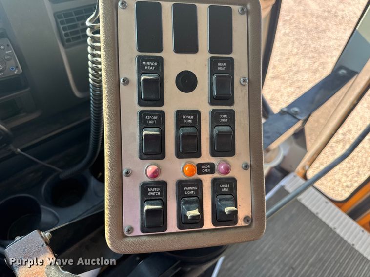 image for item DW3444 2005 Chevrolet Express G3500 school bus