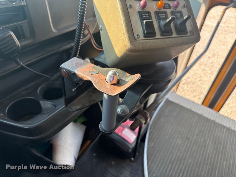 image for item DW3444 2005 Chevrolet Express G3500 school bus