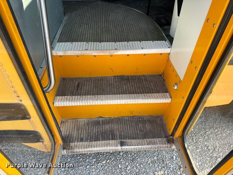 image for item DW3444 2005 Chevrolet Express G3500 school bus