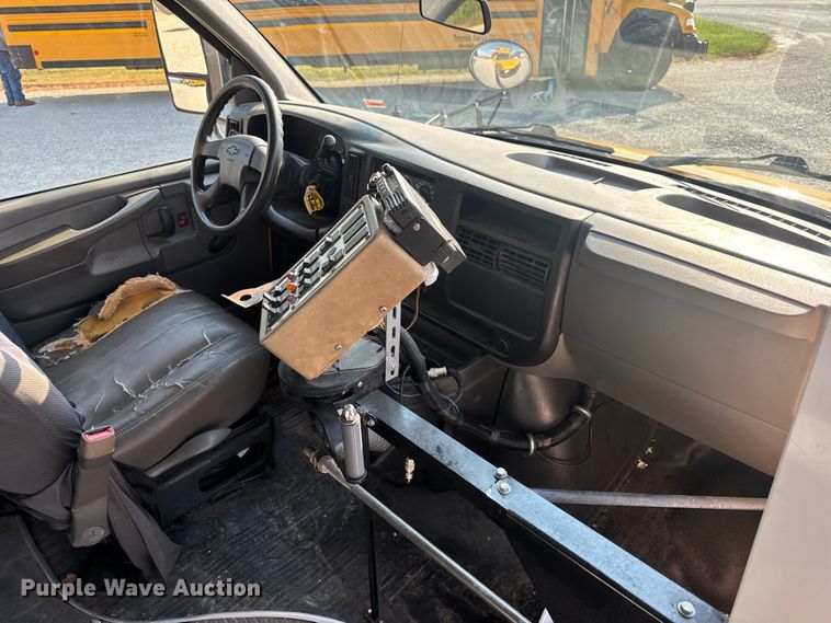 image for item DW3444 2005 Chevrolet Express G3500 school bus