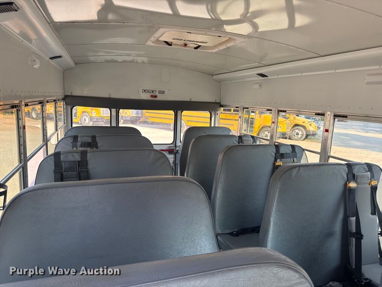 image for item DW3444 2005 Chevrolet Express G3500 school bus