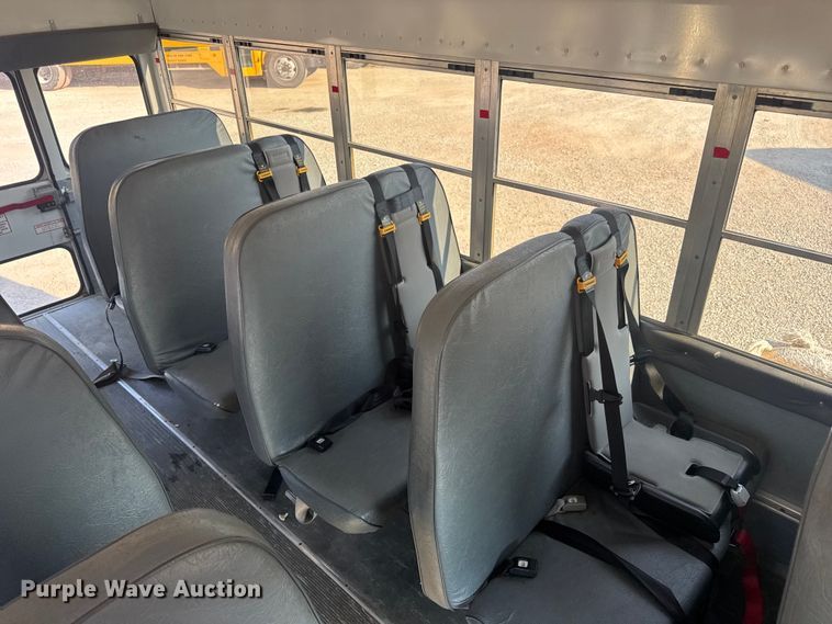 image for item DW3444 2005 Chevrolet Express G3500 school bus