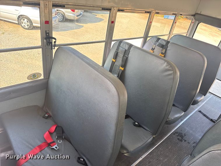 image for item DW3444 2005 Chevrolet Express G3500 school bus