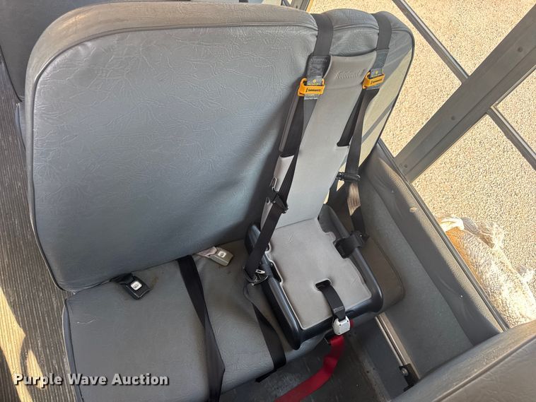 image for item DW3444 2005 Chevrolet Express G3500 school bus