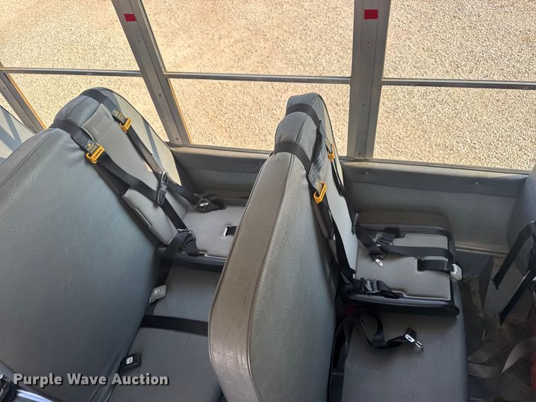 image for item DW3444 2005 Chevrolet Express G3500 school bus