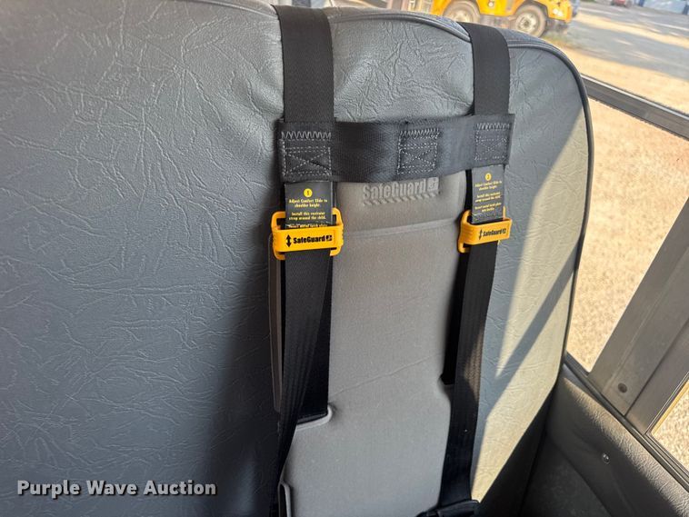 image for item DW3444 2005 Chevrolet Express G3500 school bus