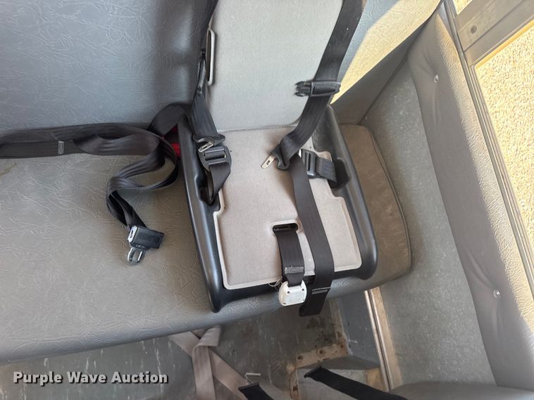 image for item DW3444 2005 Chevrolet Express G3500 school bus