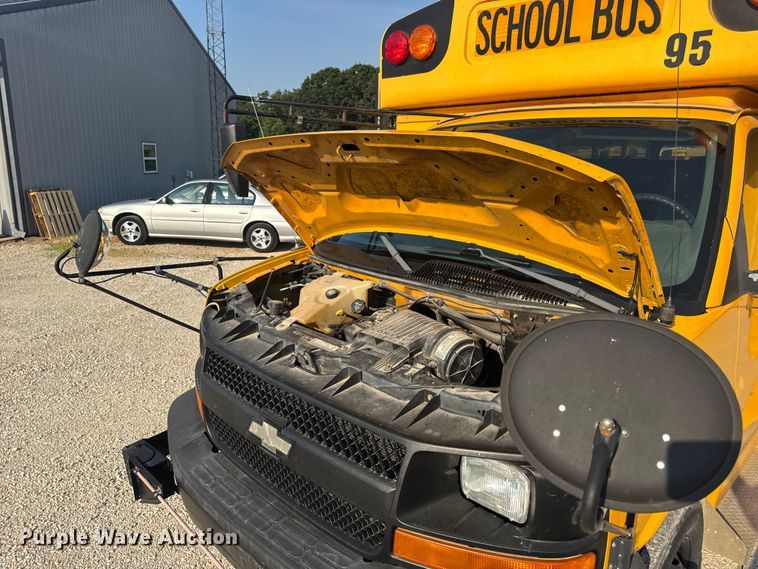image for item DW3444 2005 Chevrolet Express G3500 school bus
