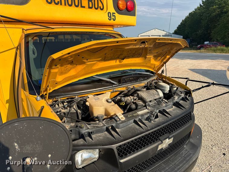 image for item DW3444 2005 Chevrolet Express G3500 school bus