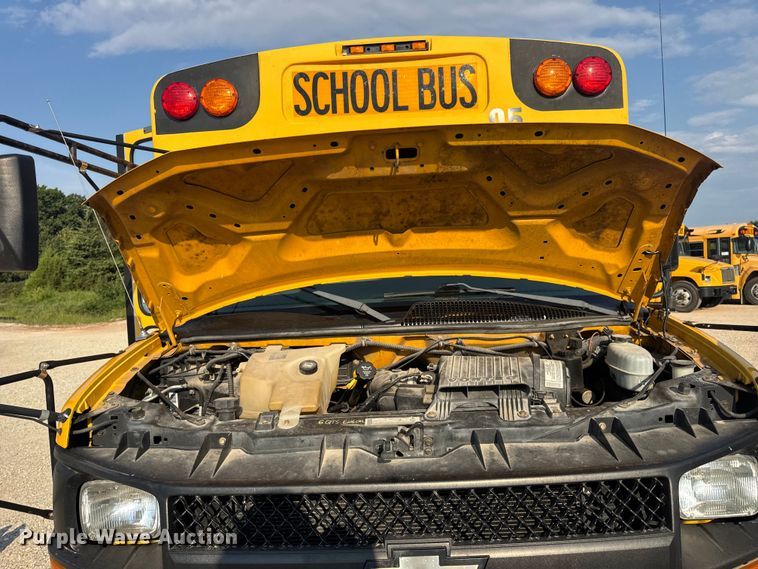 image for item DW3444 2005 Chevrolet Express G3500 school bus