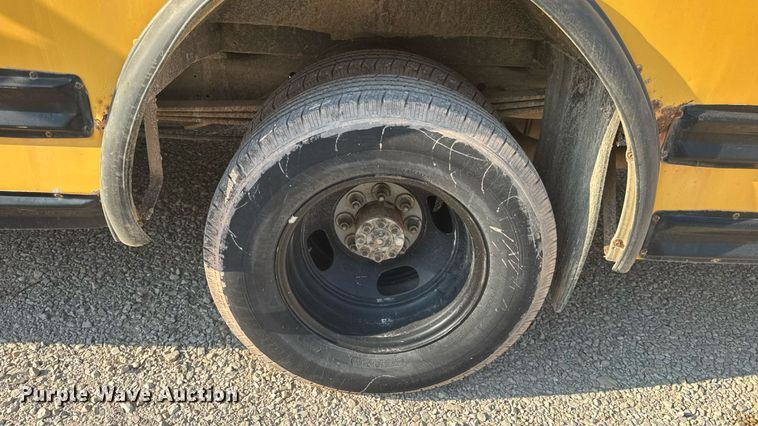 image for item DW3444 2005 Chevrolet Express G3500 school bus