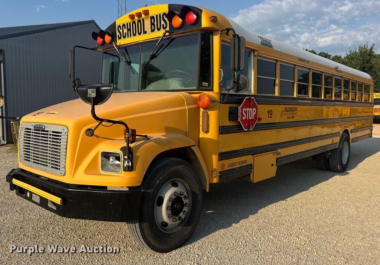 image for item DW3445 2004 Thomas Built school bus
