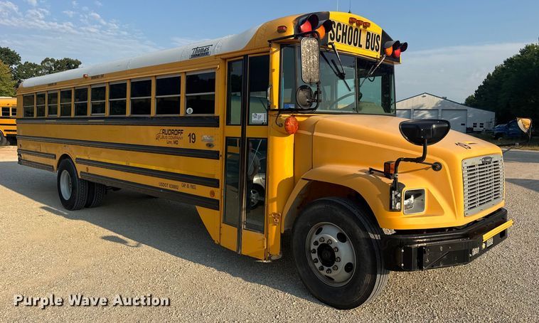 image for item DW3445 2004 Thomas Built school bus