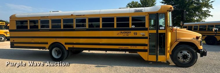 image for item DW3445 2004 Thomas Built school bus