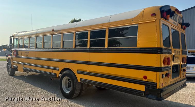 image for item DW3445 2004 Thomas Built school bus