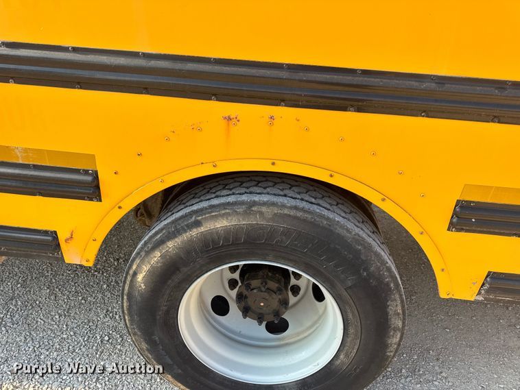 image for item DW3445 2004 Thomas Built school bus