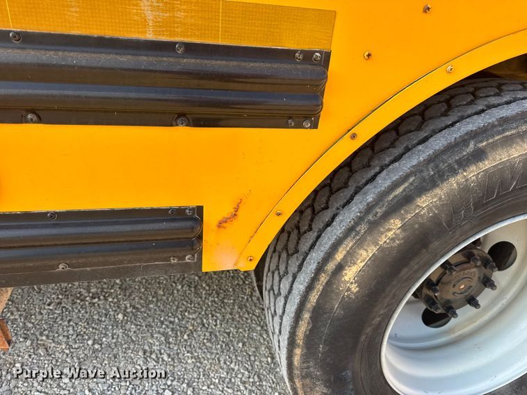 image for item DW3445 2004 Thomas Built school bus