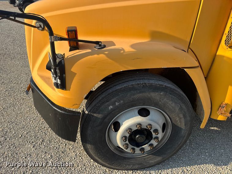 image for item DW3445 2004 Thomas Built school bus