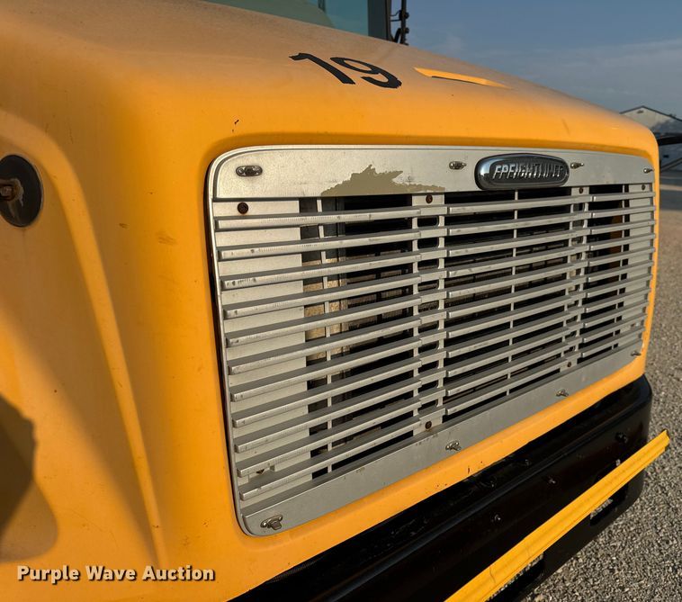 image for item DW3445 2004 Thomas Built school bus