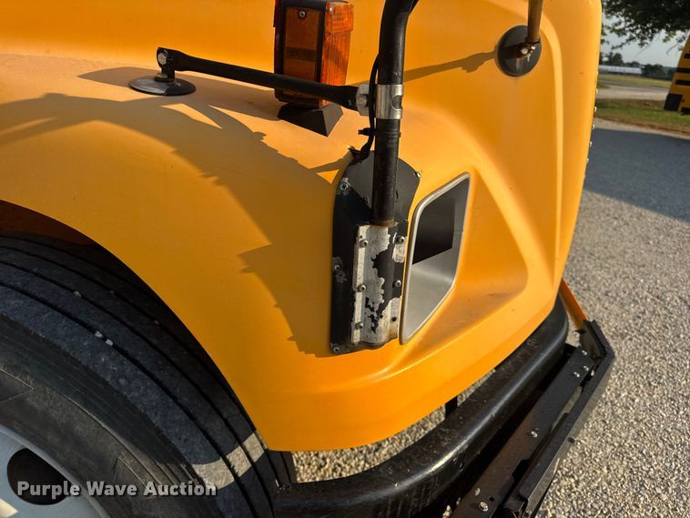 image for item DW3445 2004 Thomas Built school bus