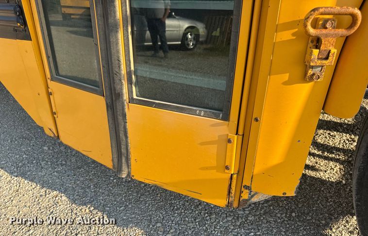 image for item DW3445 2004 Thomas Built school bus