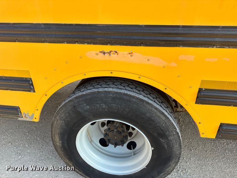 image for item DW3445 2004 Thomas Built school bus