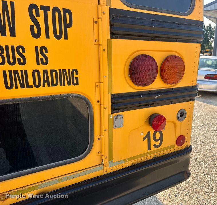 image for item DW3445 2004 Thomas Built school bus