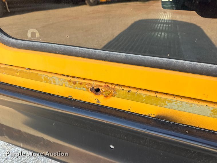 image for item DW3445 2004 Thomas Built school bus