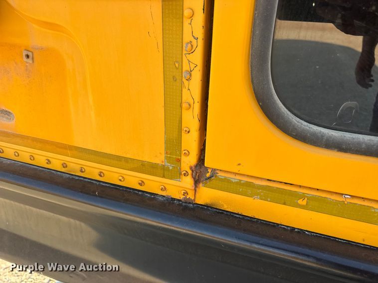 image for item DW3445 2004 Thomas Built school bus