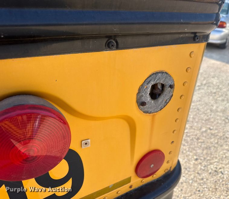 image for item DW3445 2004 Thomas Built school bus