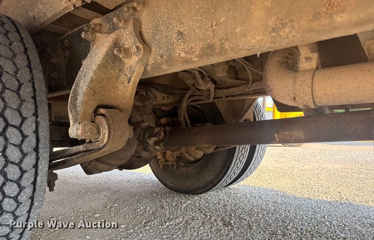 image for item DW3445 2004 Thomas Built school bus