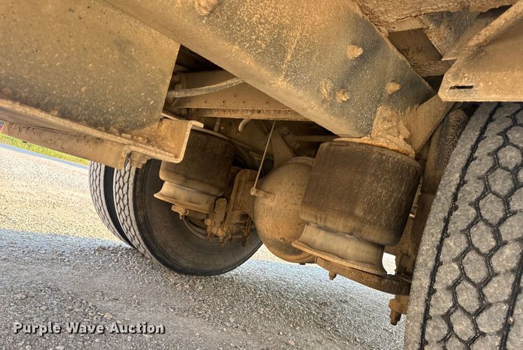 image for item DW3445 2004 Thomas Built school bus