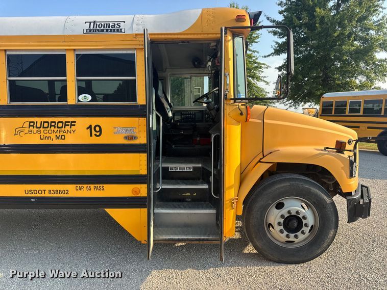 image for item DW3445 2004 Thomas Built school bus