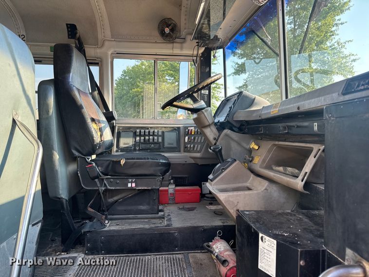 image for item DW3445 2004 Thomas Built school bus