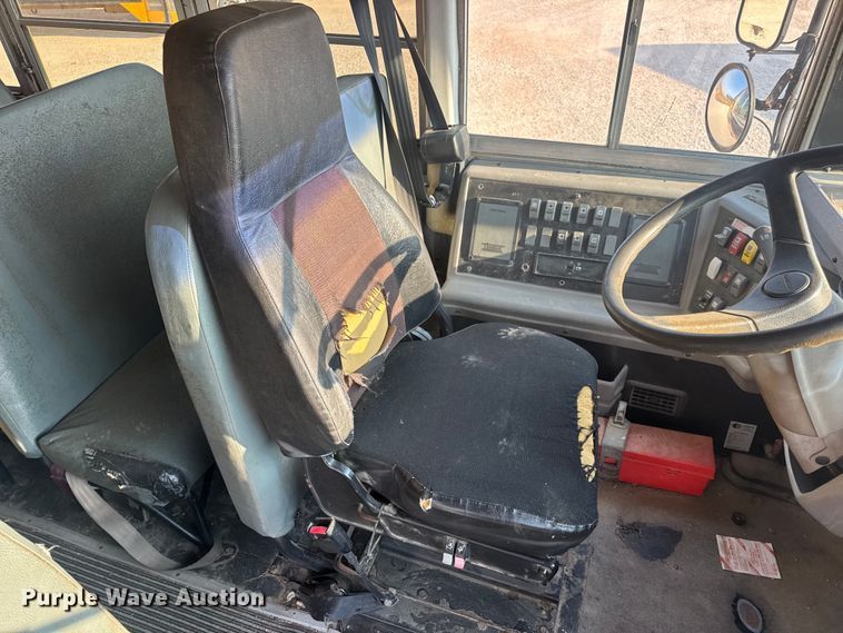 image for item DW3445 2004 Thomas Built school bus