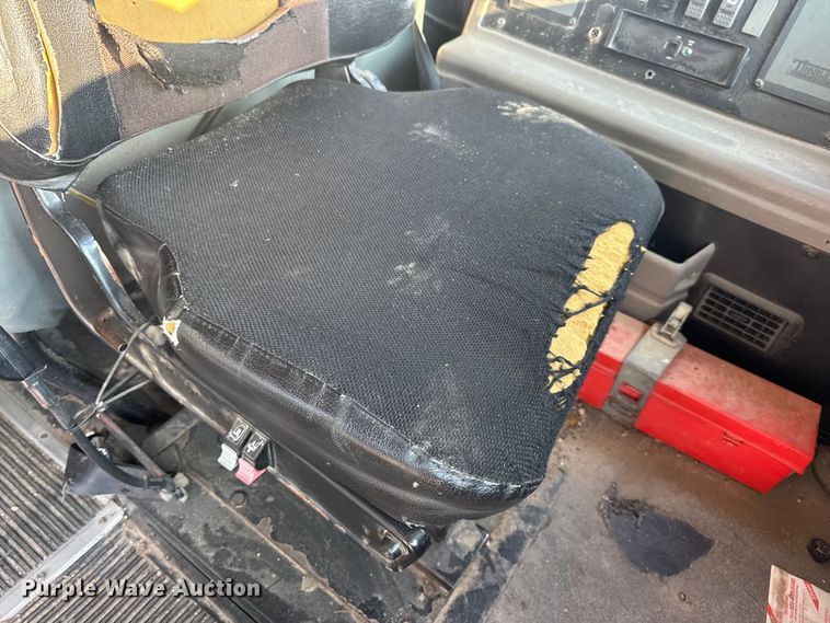 image for item DW3445 2004 Thomas Built school bus