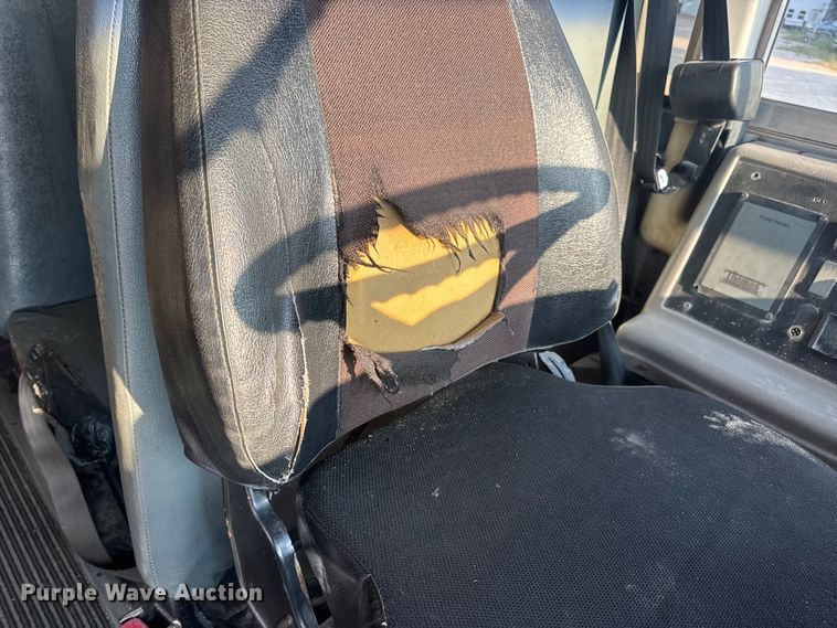 image for item DW3445 2004 Thomas Built school bus