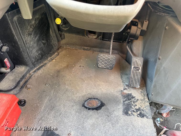 image for item DW3445 2004 Thomas Built school bus