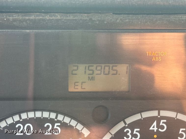 image for item DW3445 2004 Thomas Built school bus