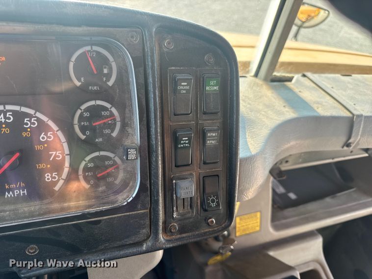 image for item DW3445 2004 Thomas Built school bus