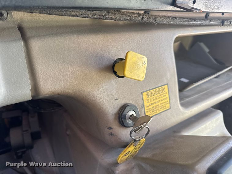 image for item DW3445 2004 Thomas Built school bus