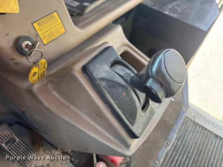 image for item DW3445 2004 Thomas Built school bus