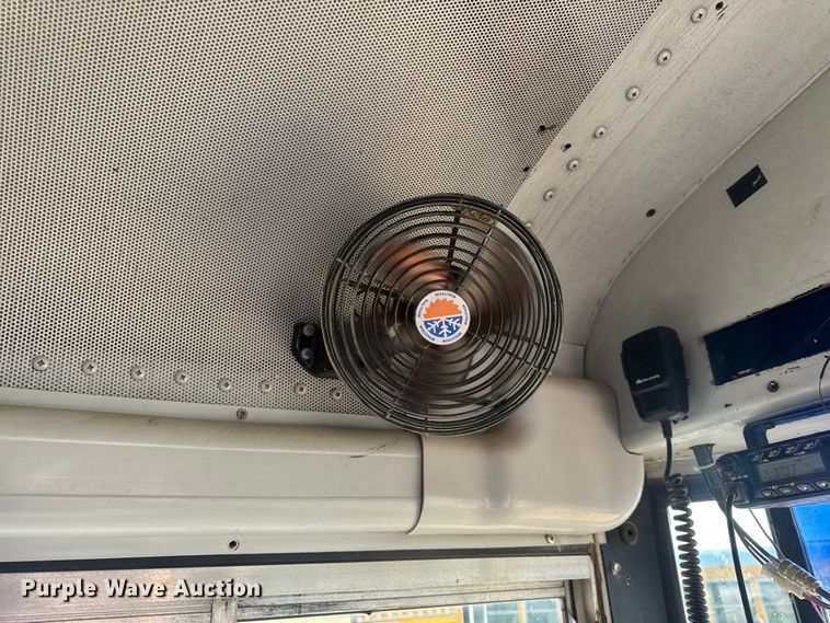 image for item DW3445 2004 Thomas Built school bus