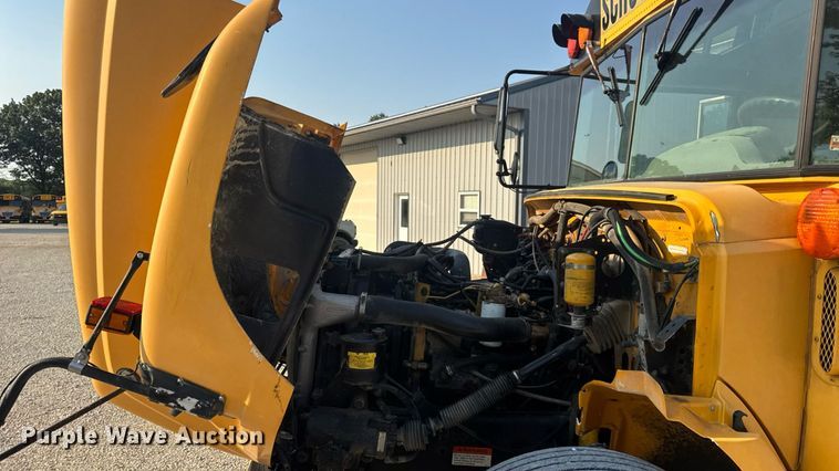 image for item DW3445 2004 Thomas Built school bus