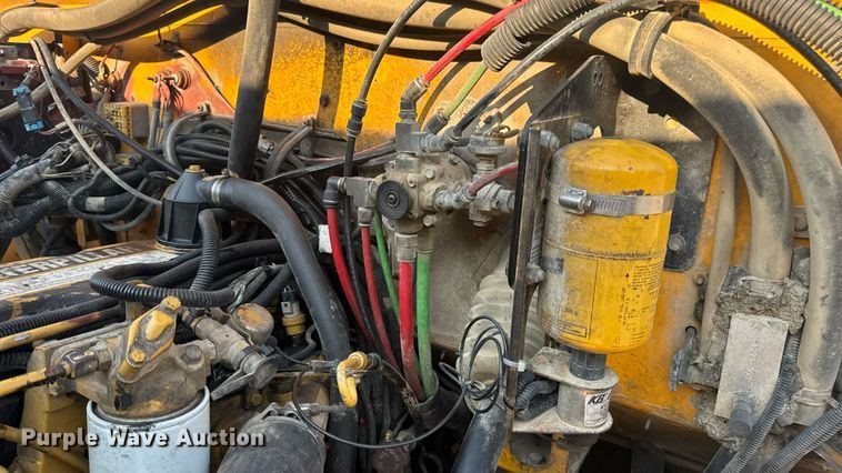 image for item DW3445 2004 Thomas Built school bus